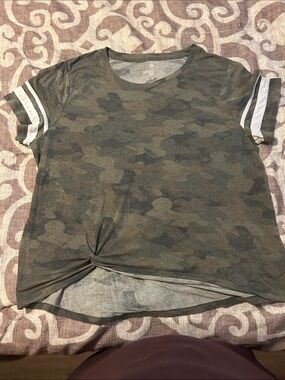 SO Olive Camo Short Sleeve Twist-Hem Tee with Striped Sleeves